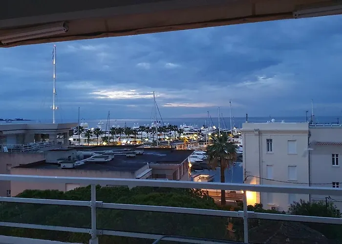 Standing vue mer entre Cannes et Antibes