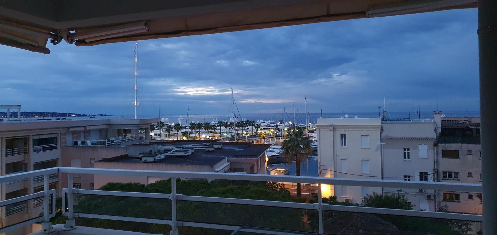 Apartment Standing Vue Entre Cannes Et Antibes *